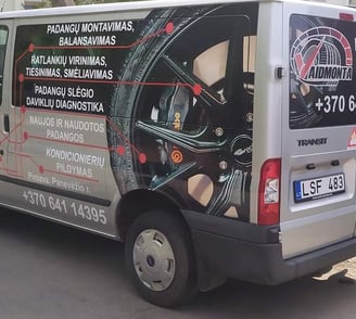 reklama ant automobilio