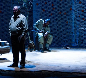 Michel de Warzée et Virgil Mfouilou dans "De mémoire de papillon" de Philippe Beheydt.