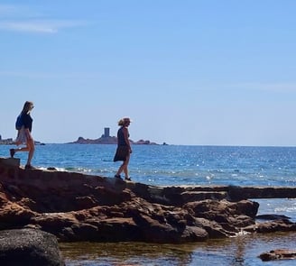 Women reinventing their lives on the French Riviera