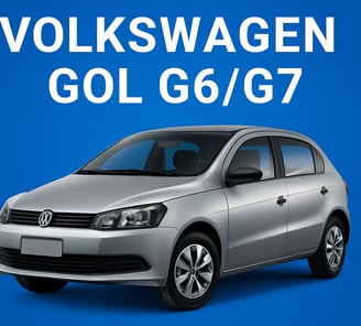 Volkswagen Gol G6 ou G7 prata, modelo hatch compacto fotografado em fundo azul com destaque para a l