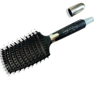A picture of Sisi N’ Spray detangling brush designed for gentle, effective hair care.