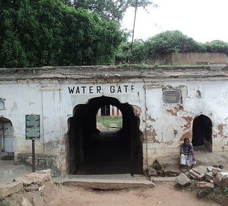 Water gate Srirangapatna fort - Hyderabad to Bangalore tour package