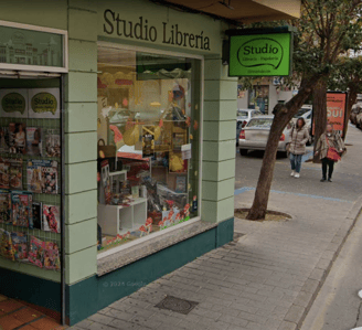 Fachada Librería Studio