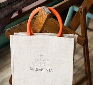 a baguet bag with a baguet bag on it