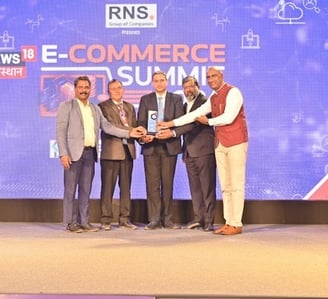 Receiving News18 Award on behalf of Gyanodaya CLAT Academy for Teaching Excellence in CLAT