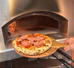 cambridgeshire-hire-catering-foodvan-woodfired-pizzavan-nearme-order-wedding-party-corporationevent-