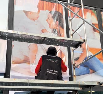 Gigantografía en vinilo para publicidad exterior en Lima