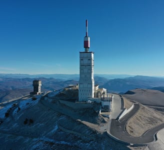 Le Mont Ventoux depuis les airs