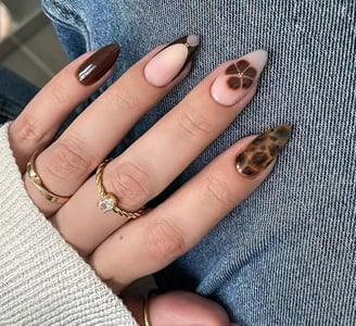 Uñas de flores y animal print
