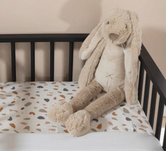 babykamer-inspiratie-zwart-kidsmill-knuffel