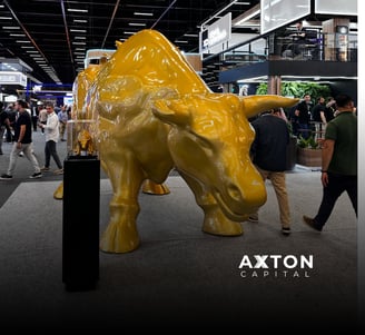 Imagem de touro de ouro na feira de investimentos da Expert XP