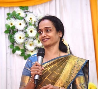 Vijapriya Ganeshjeevan holding a microphone