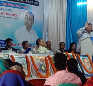 Chief guest on the stage the program of waman meshram in malkharoda