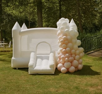 location château gonflable blanc fête anniversaire les châteaux de ma mère pour mariage baptème