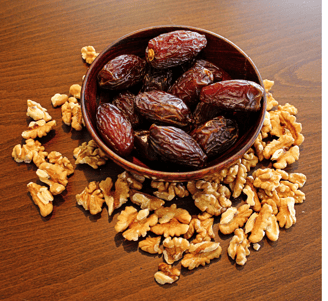 التمر و المكسرات اثناء العمرة