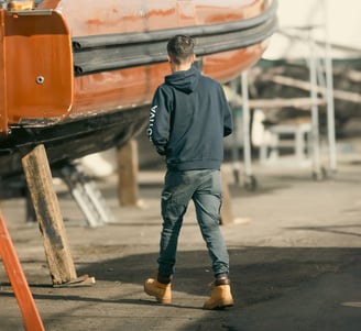 michele saiu fotografo intendo a fotografare delle barche in un cantiere nautico