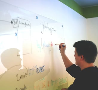 optivlak-developer-writing-in-white-board_compress