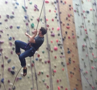 atelier saut pendulaire en salle d'escalade