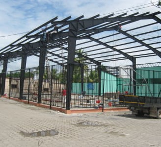 Techo de polideportivo a dos aguas