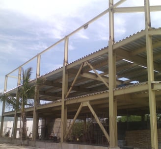 Edificio de estructura metálica