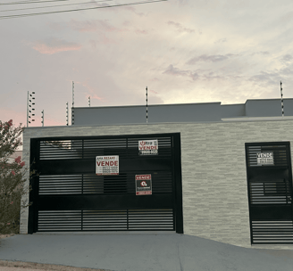 Casa com Piscina à Venda em Boituva - SP