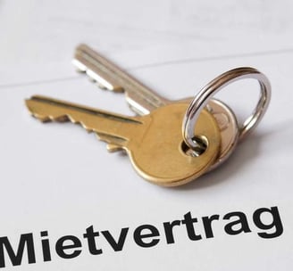Mietvertrag mit schlüssel daneben