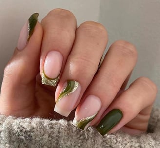 Uñas verde oliva