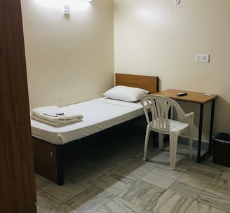 Single sharing room - Maa Gayatri Boys hostel Patna