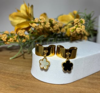 Bague ajustable dorée avec breloques