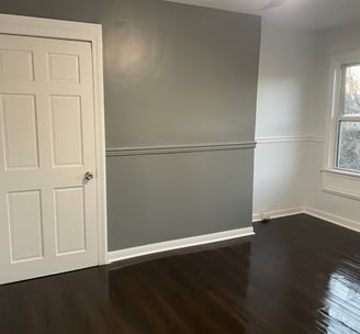 Room for rent in a 4 bedroom house 