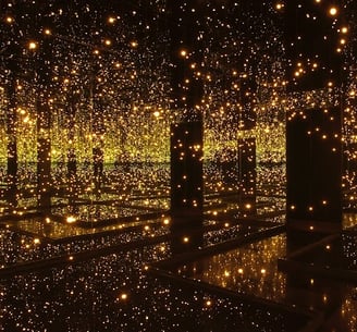 obra "Infinity Mirrored Rooms", de Yayoi Kusama