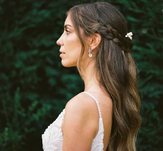 bride with braided hairstyle and long hair photographed by Vitor Gordo wedding photographer