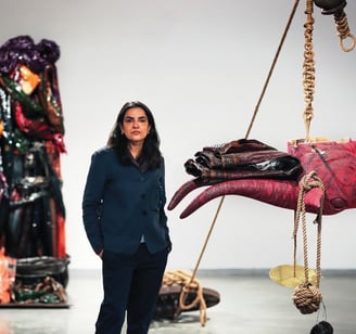 Bharti Kher é uma figura proeminente no cenário da arte contemporânea indiana