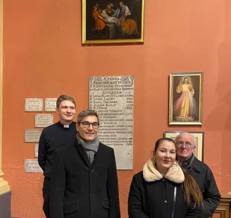 Photo de groupe : Léa Cenini, Père Grégory, Benjamin Dumortier, Jean-Marie Dehaudt
