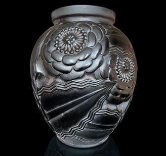 Rare vase noir signé Pierre d'Avesn