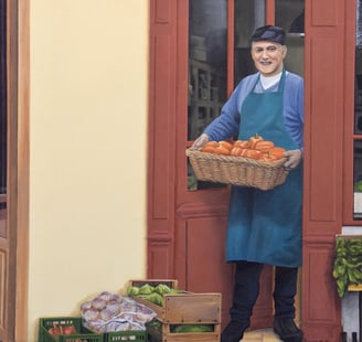 Détail d'une fresque sur façade: un maraîcher sort de son magasin avec un panier de légumes. Jura 39