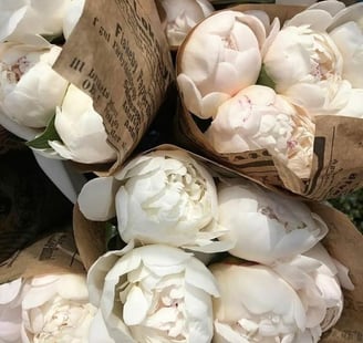 sustainable wedding bouquets of foloowers and recycled paper