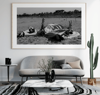 Fotografía de muejres bailando en la playa colección serie fotograficas Eva Mas
