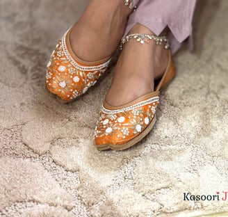 Handcrafted Leather Jutti