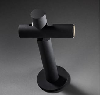 Baliza de exterior KIBE negra con doble foco orientable, ideal para jardines y terraza