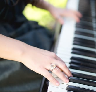 Carmen Tosca playing piano