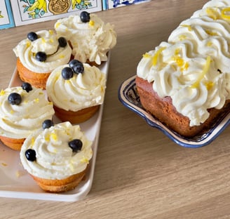 Cake au citron avec des myrtilles
