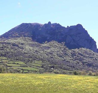 Montagne, Bugarach au printemps