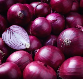 Farm-fresh Indian onions including red, white, and pink varieties packed for export