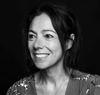 Portrait of Beatrice Harrois – Fractional CMO for B2B Tech startups and scaleups