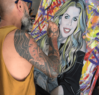 m esboço inicial de uma obra de arte Pop-Art, mostrando o processo criativo do artista.