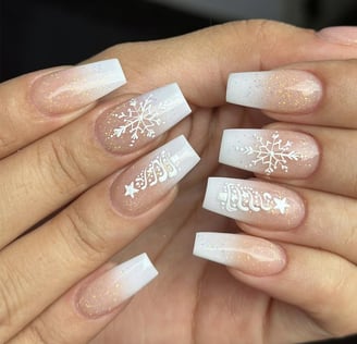 Uñas blancas degradadas navideñas