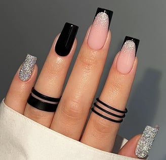 Uñas negras con glitter