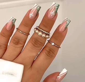 Uñas francesas en V de navidad