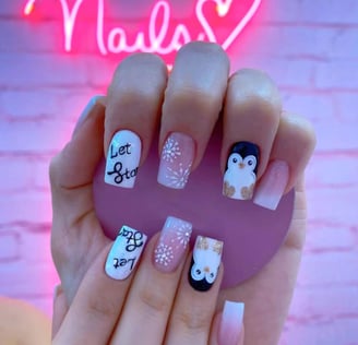 Uñas de pingüino navideñas